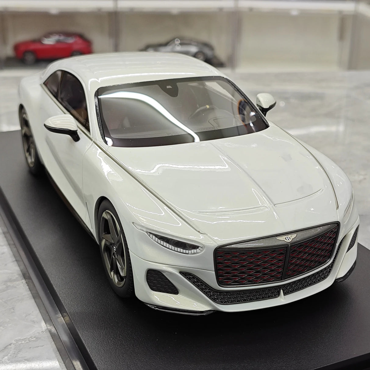 Top Speed Bentley 2023 Batur Bonneville Pearl 1:18 – Sammelobjekt-Resin-Modellharz
