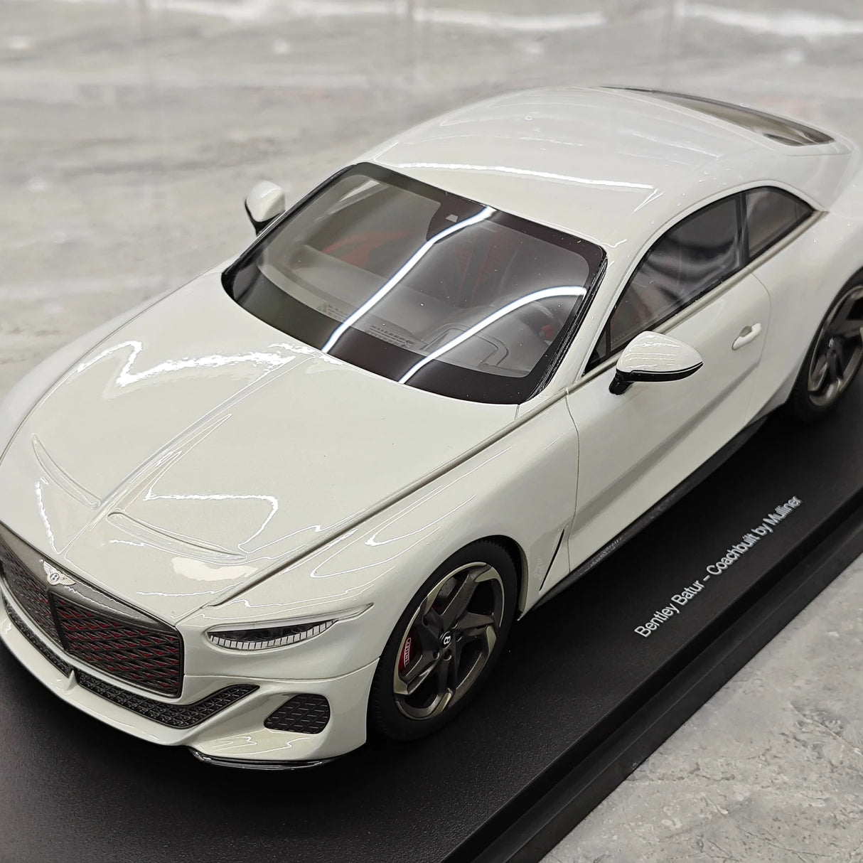 Top Speed Bentley 2023 Batur Bonneville Pearl 1:18 – Sammelobjekt-Resin-Modellharz