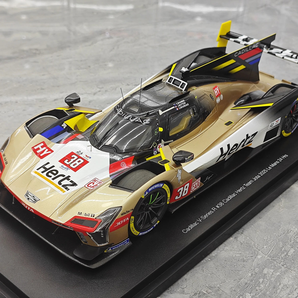 Cadillac 2025 V-Series.R Cadillac Hertz Team JOTA #38 1:18 24h Le Mans Resin-Sammlermodell von Top Speed – siehe 4