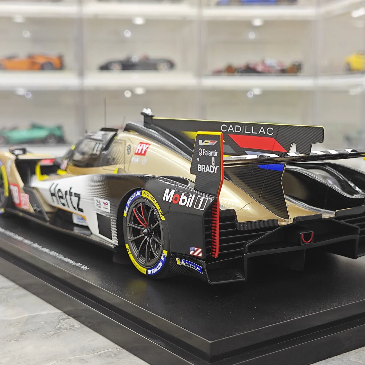 Cadillac 2025 V-Series.R Cadillac Hertz Team JOTA #38 1:18 24h Le Mans Resin-Sammlermodell von Top Speed – Ansicht 6