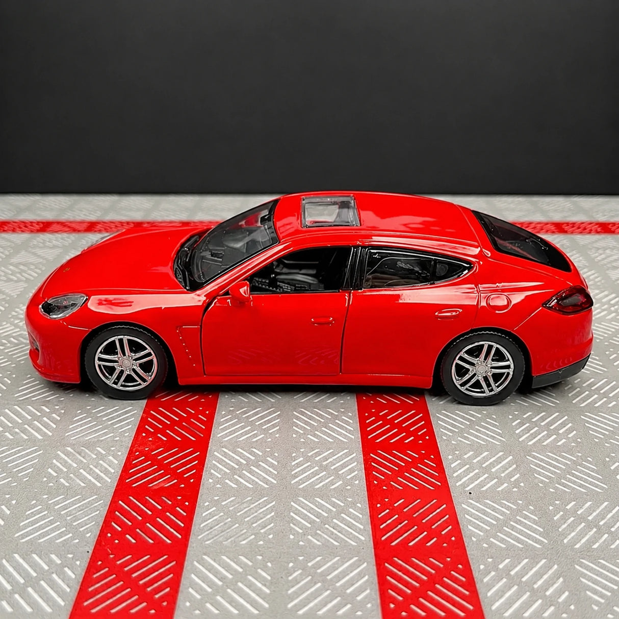 Porsche 2011 911 Carrera S Red 1:36 – Diecast Display Model Die-Cast