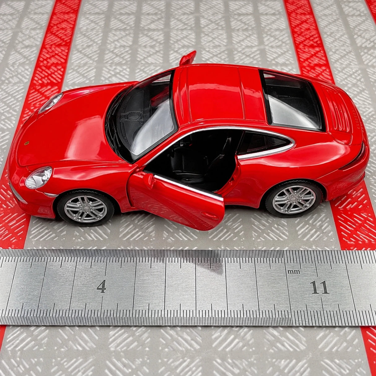 Porsche 2011 911 Carrera S Red 1:36 – Diecast Display Model Die-Cast
