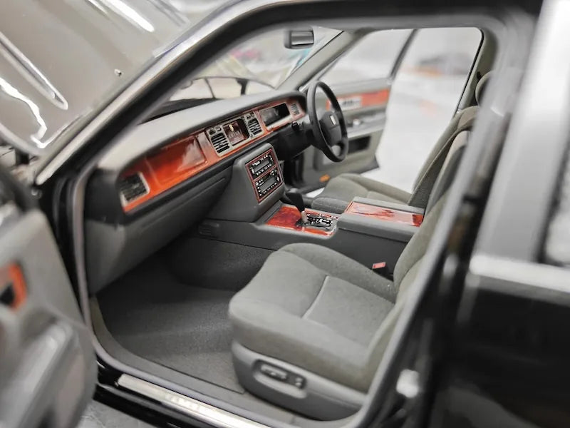 1:18 Toyota 1997 Century Die Cast Model Car