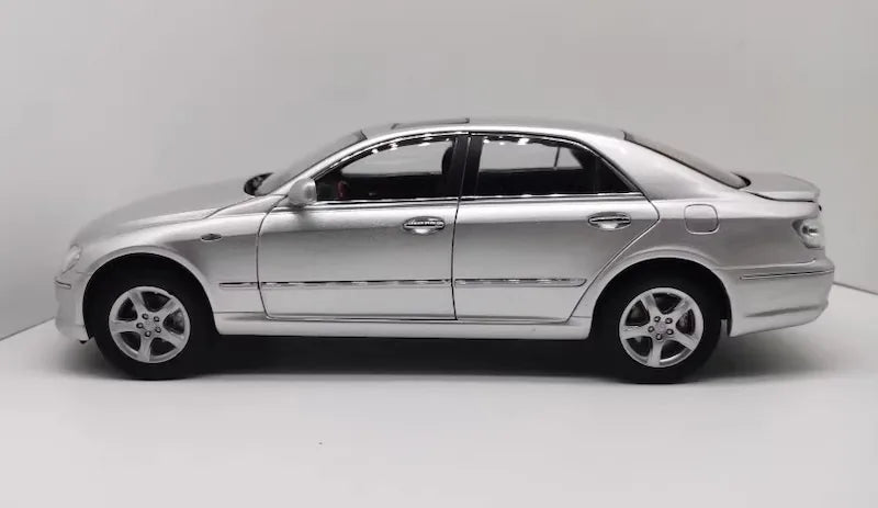 1:18 Toyota 2004 Mark X Die Cast Model Car