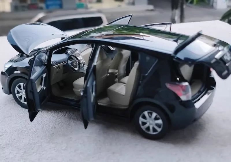 1:18 Toyota 2009 Verso Die Cast Model Car