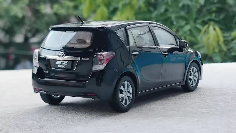1:18 Toyota 2009 Verso Die Cast Model Car