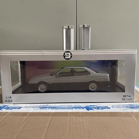 [Triple9] 1:18 Alfa Romeo 1994 164 Q4 Silver Model Car Die-Cast