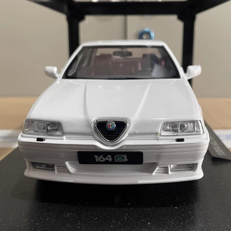 [Triple9] 1:18 Alfa Romeo 1994 164 Q4 White Model Car Die-Cast