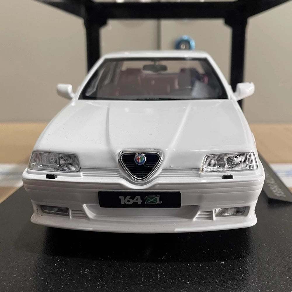[Triple9] 1:18 Alfa Romeo 1994 164 Q4 bianco modellino di auto Die-Cast