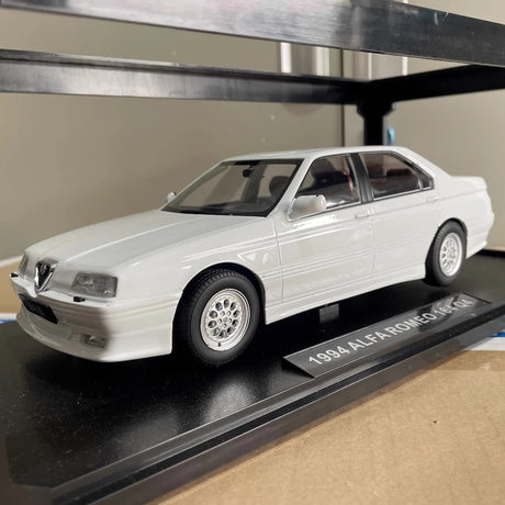 [Triple9] 1:18 Alfa Romeo 1994 164 Q4 White Model Car Die-Cast