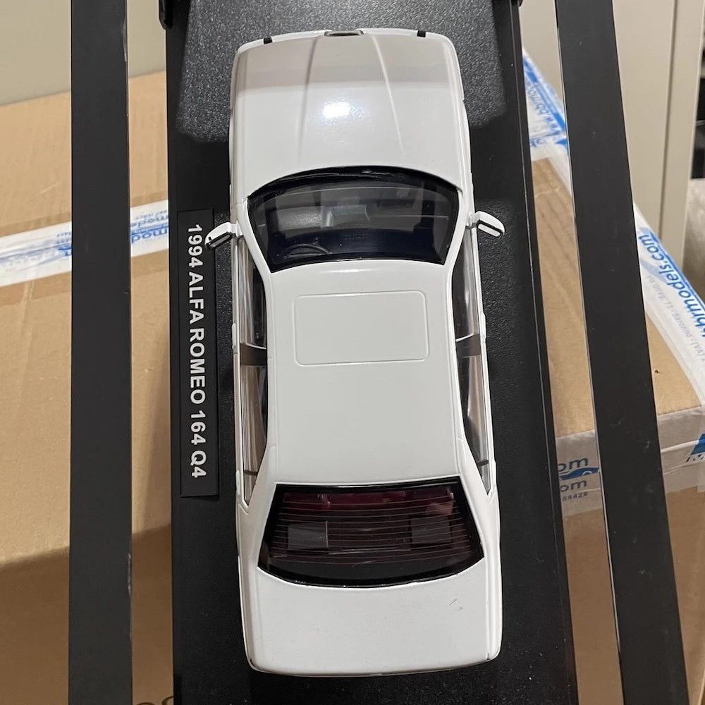 [Triple9] 1:18 Alfa Romeo 1994 164 Q4 bianco modellino di auto Die-Cast