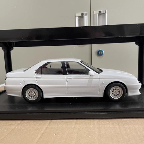[Triple9] 1:18 Alfa Romeo 1994 164 Q4 White Model Car Die-Cast