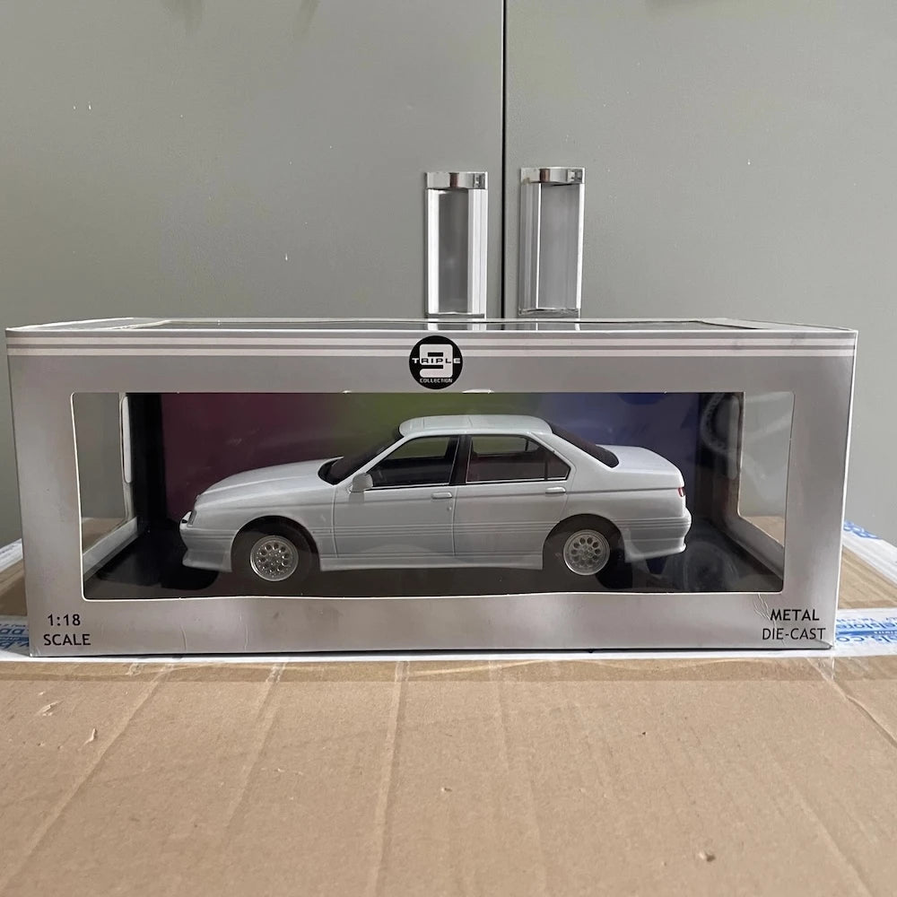 [Triple9] 1:18 Alfa Romeo 1994 164 Q4 bianco modellino di auto Die-Cast
