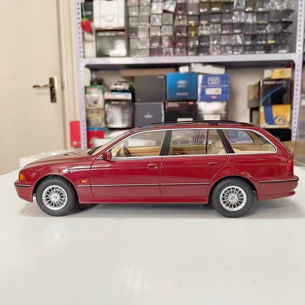 [Triple9] 1:18 BMW 1998 E39 5 Series Touring Red Model Car Die-Cast
