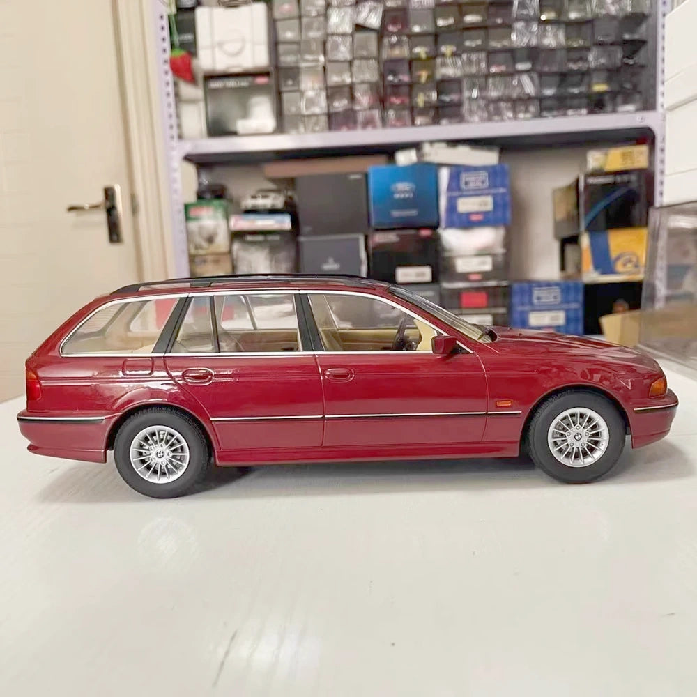 [Triple9] 1:18 BMW 1998 E39 5 Series Touring Red Model Car Die-Cast
