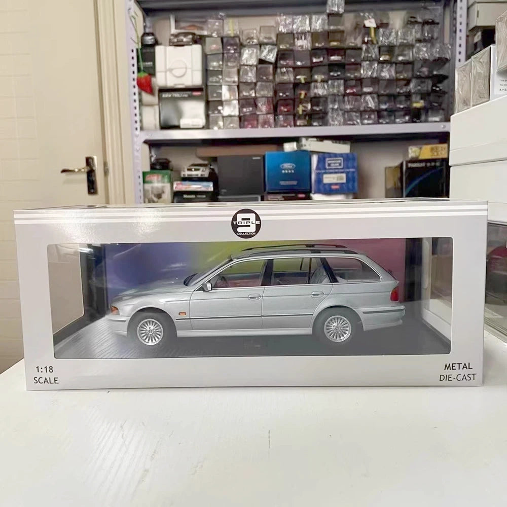 [Triple9] 1:18 BMW 1998 E39 5 Series Touring Silver Model Car Die-Cast