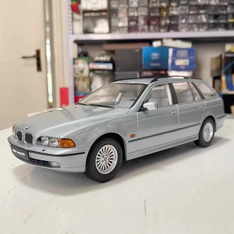 [Triple9] 1:18 BMW 1998 E39 5 Series Touring argent voiture miniature Die-Cast