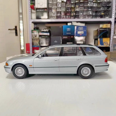 [Triple9] 1:18 BMW 1998 E39 5 Series Touring argent voiture miniature Die-Cast