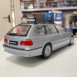 [Triple9] 1:18 BMW 1998 E39 5 Series Touring Silver Model Car Die-Cast
