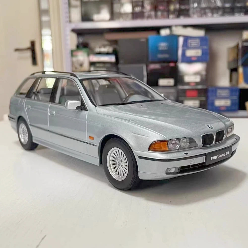 [Triple9] 1:18 BMW 1998 E39 5 Series Touring Silver Model Car Die-Cast