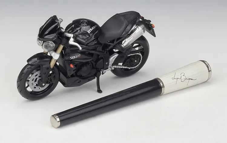 1:18 Triumph 2011 Speed Triple Motorcycle Model