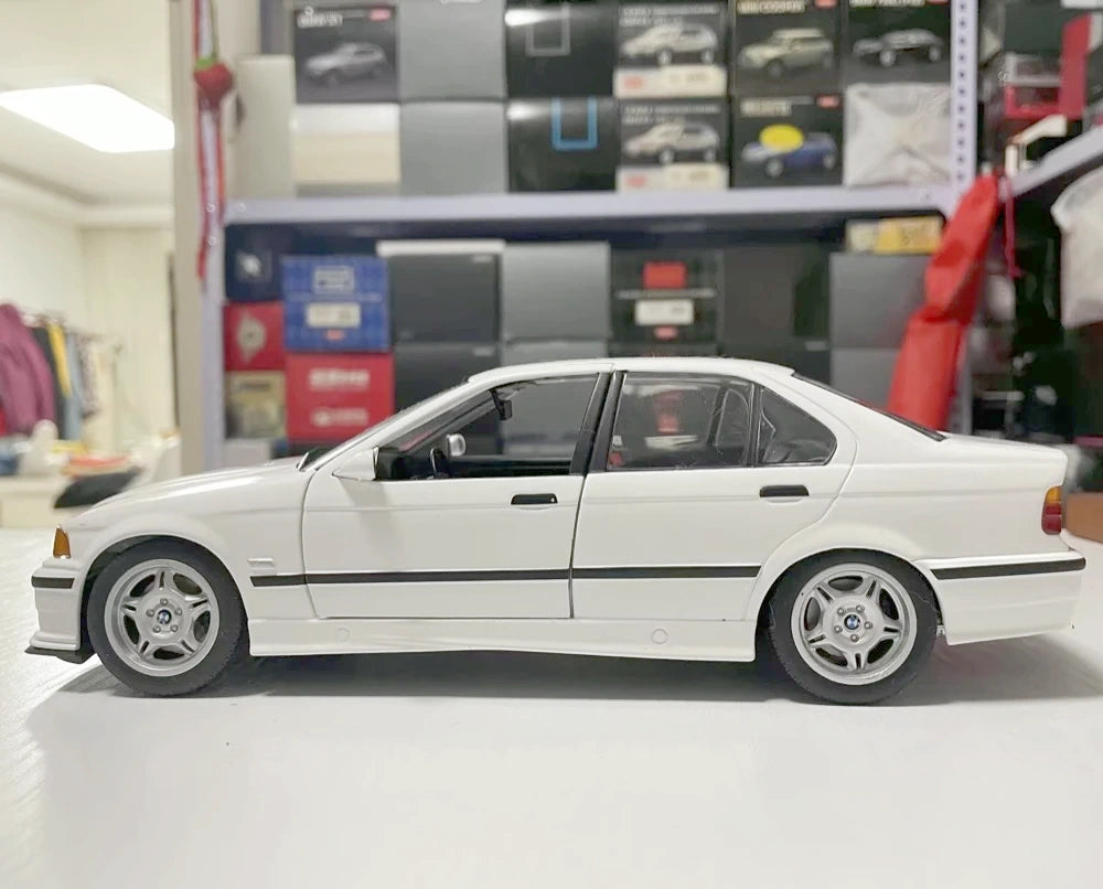 [UT] 1:18 BMW 1993 E36 M3 White Model Car Die-Cast
