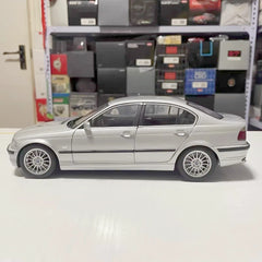 [UT] 1:18 BMW 2000 E46 330i Sedan Silver Model Car Die-Cast