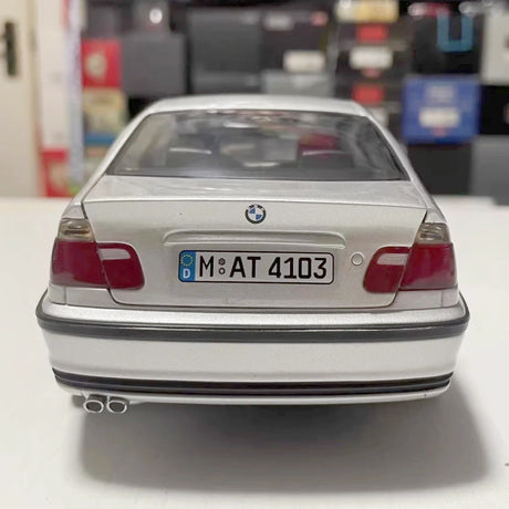 [UT] 1:18 BMW 2000 E46 330i Sedan argent voiture miniature Die-Cast