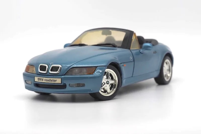 [UT] 1:18 BMW 2000 Z3 2.8 Roadster Blue Model Car Die-Cast