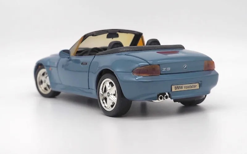 [UT] 1:18 BMW 2000 Z3 2.8 Roadster Blue Model Car Die-Cast