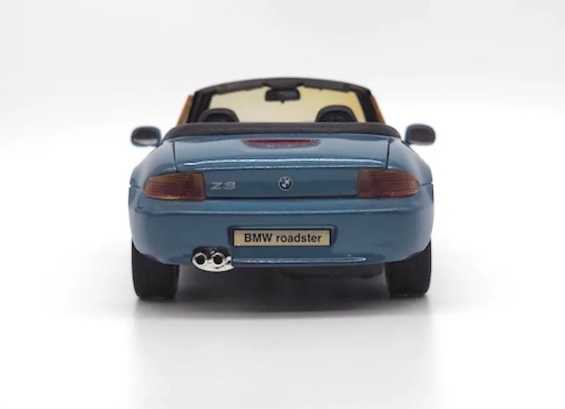 [UT] 1:18 BMW 2000 Z3 2.8 Roadster Blue Model Car Die-Cast