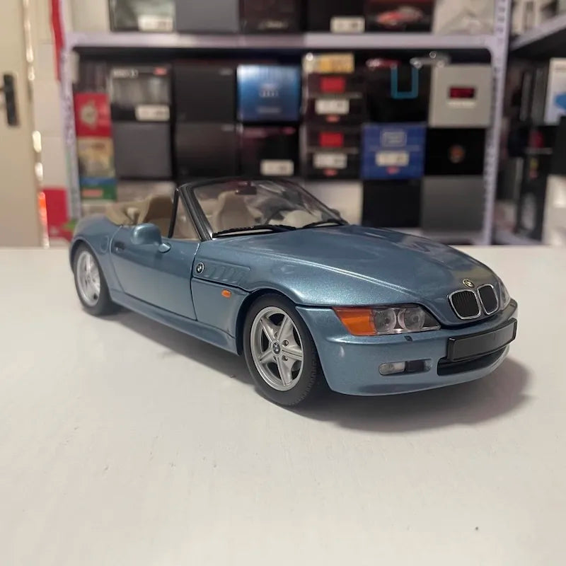 [UT] 1:18 BMW 2000 Z3 2.8 Roadster Blue Model Car Die-Cast