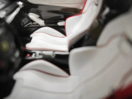 [Ultra Unique] 1:18 Ferrari 2013 LaFerrari Red Model Car Resin