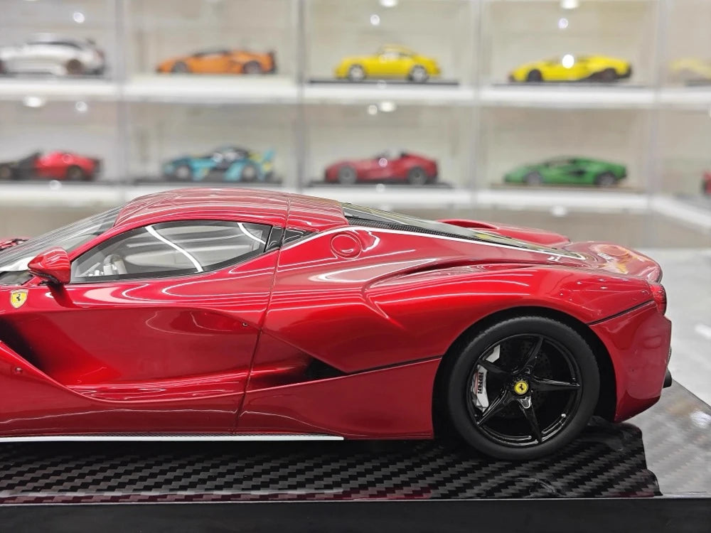 [Ultra Unique] 1:18 Ferrari 2013 LaFerrari Red & White Line Model Car Resin