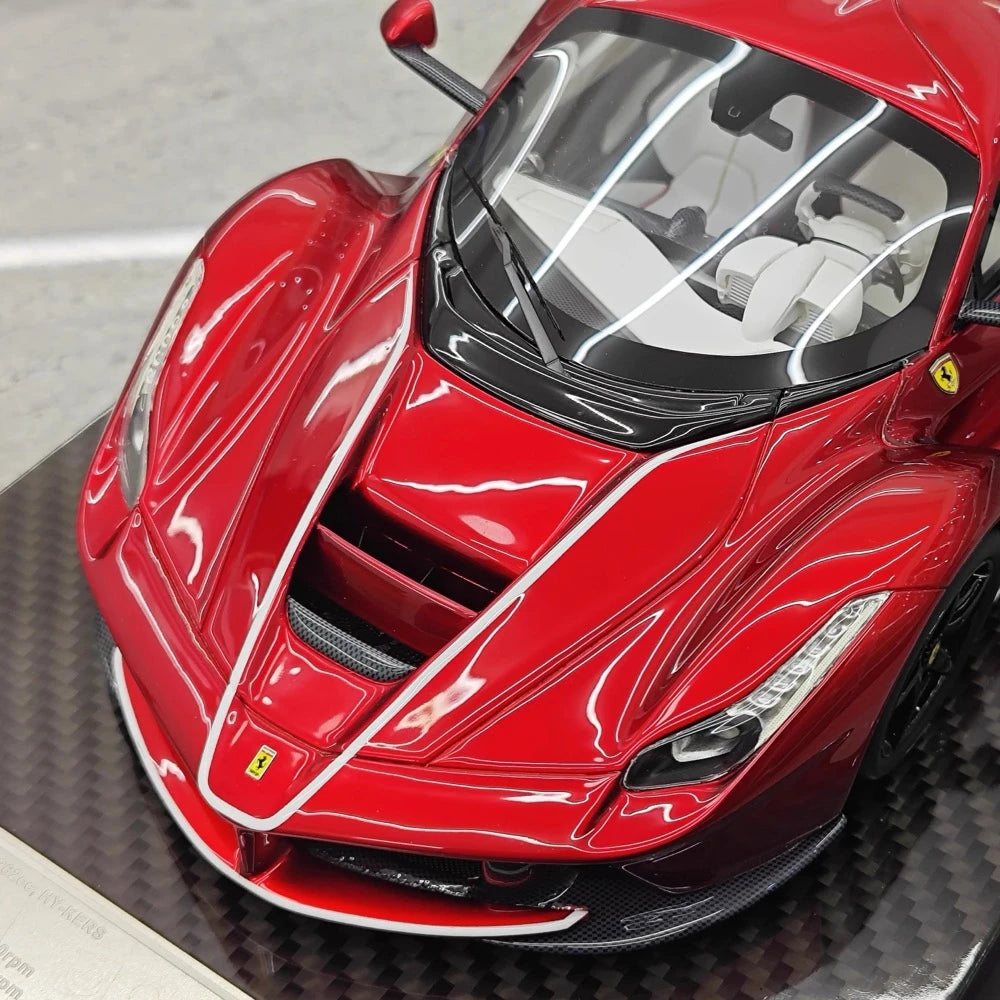 [Ultra Unique] 1:18 Ferrari 2013 LaFerrari Red & White Line Model Car Resin