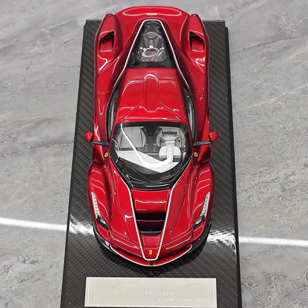 [Ultra Unique] 1:18 Ferrari 2013 LaFerrari Red & White Line Model Car Resin