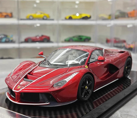 [Ultra Unique] 1:18 Ferrari 2013 LaFerrari Red & White Line Model Car Resin
