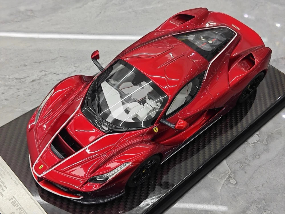 [Ultra Unique] 1:18 Ferrari 2013 LaFerrari Red & White Line Model Car Resin