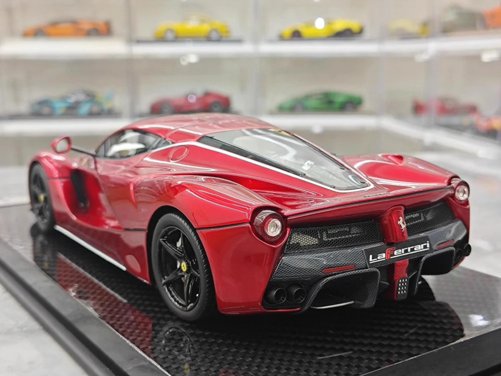 [Ultra Unique] 1:18 Ferrari 2013 LaFerrari Red & White Line Model Car Resin