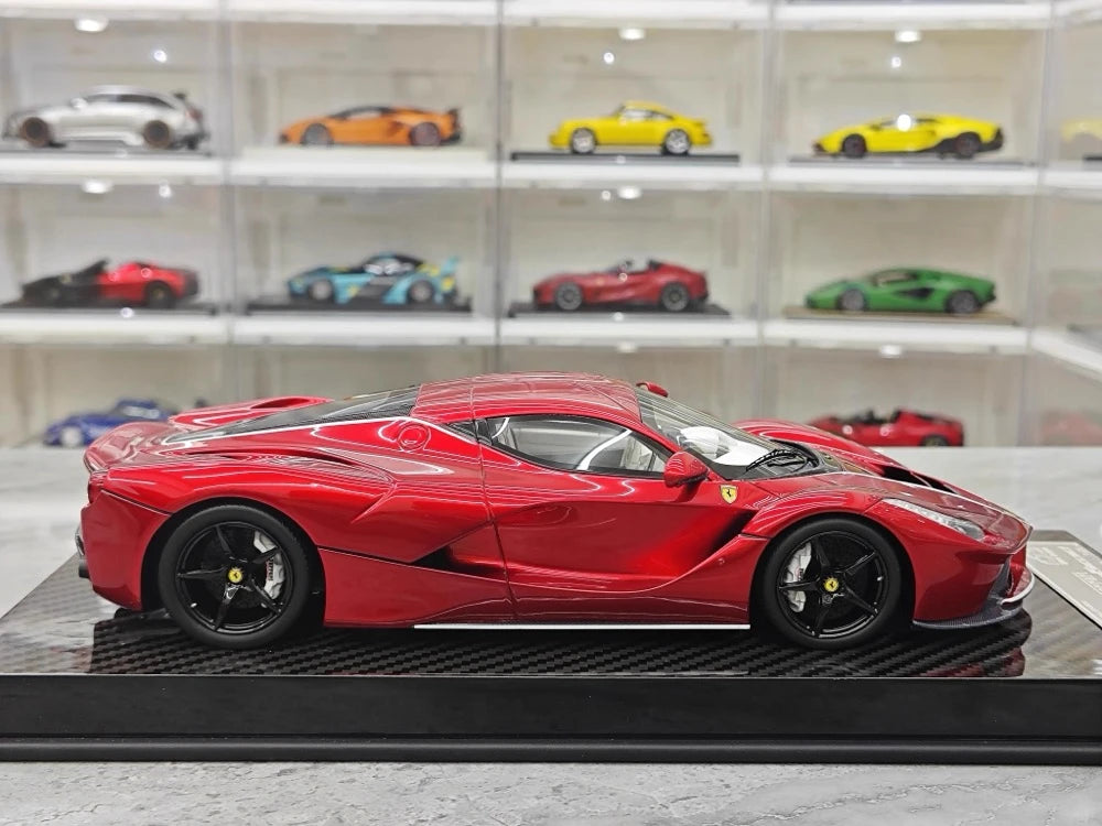 [Ultra Unique] 1:18 Ferrari 2013 LaFerrari Red & White Line Model Car Resin