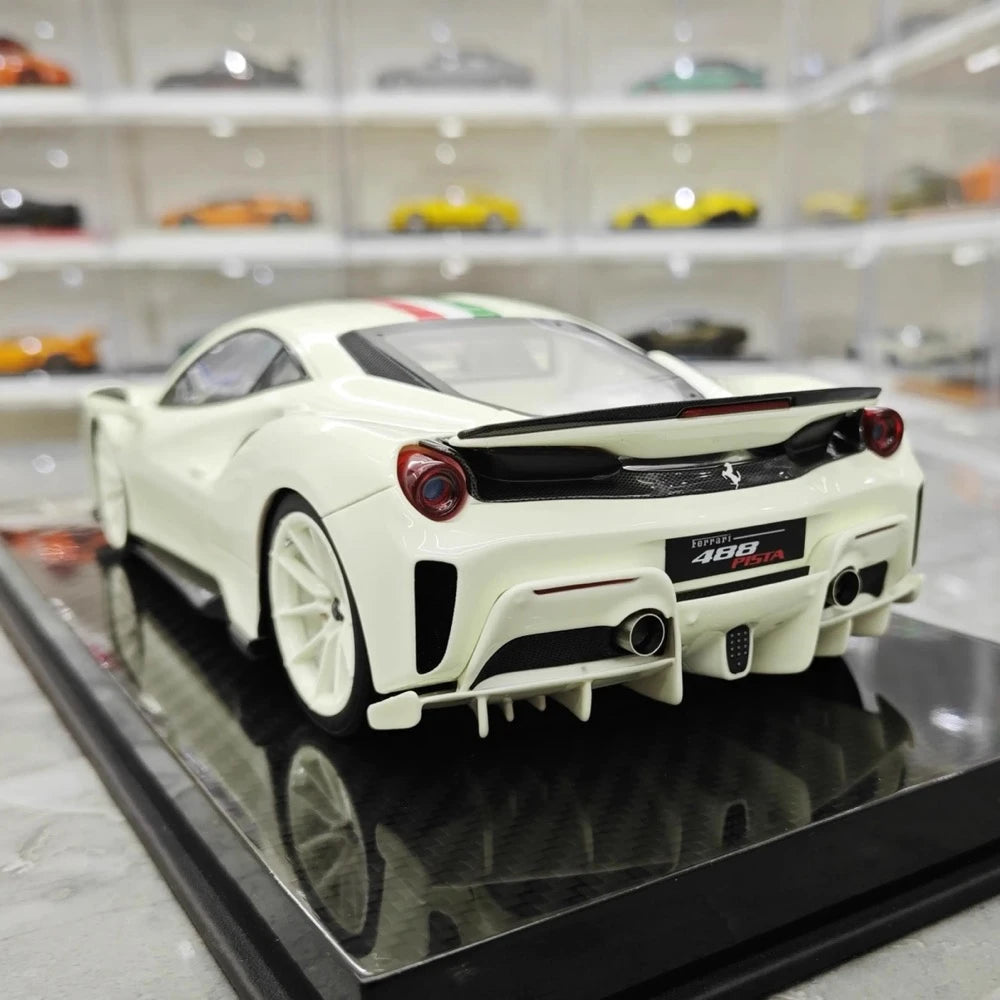 [Ultra Unique] 1:18 Ferrari 2018 488 Pista Luminous Model Car Resin