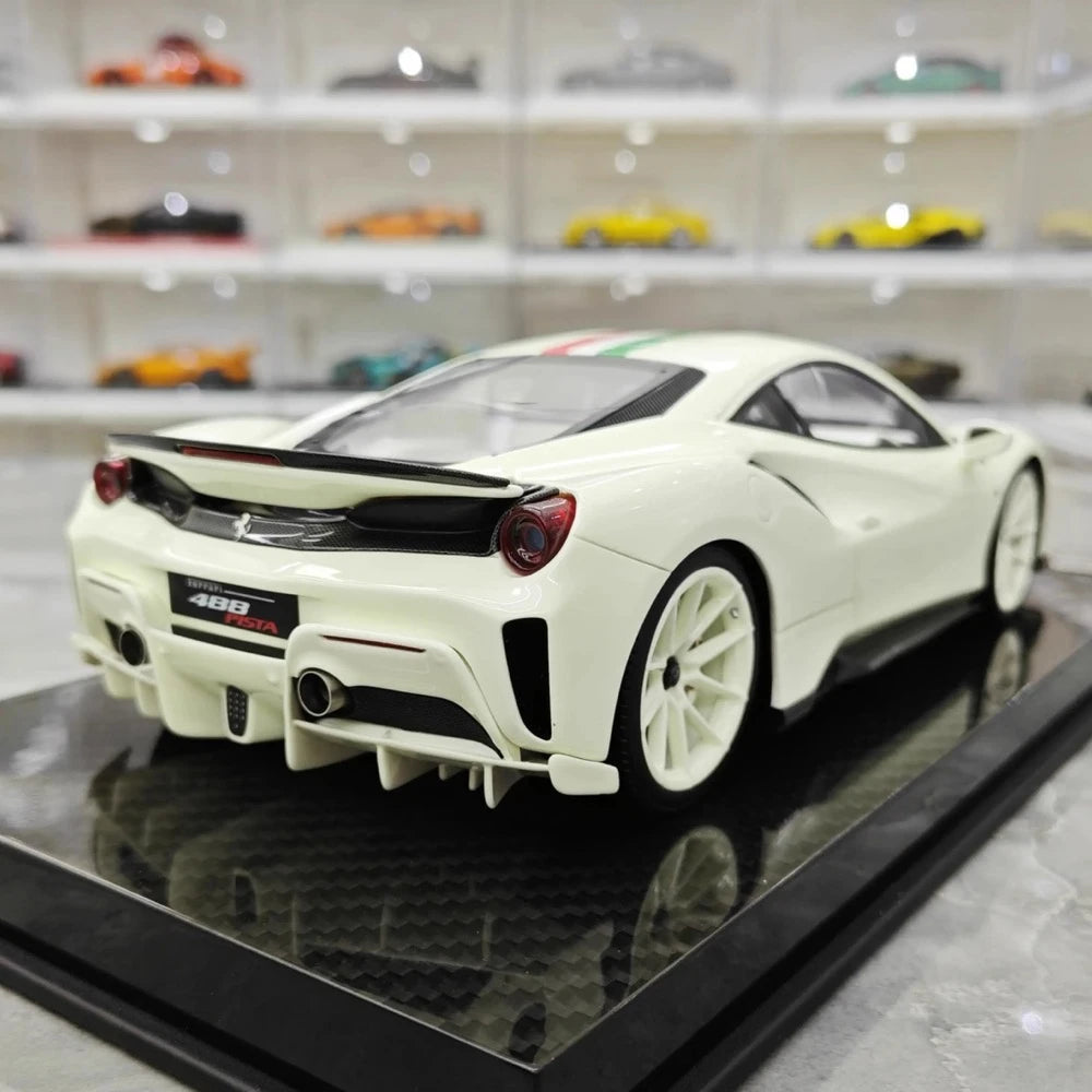 [Ultra Unique] 1:18 Ferrari 2018 488 Pista Luminous Model Car Resin
