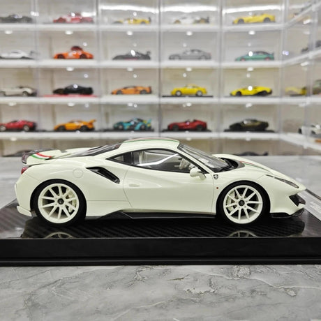 [Ultra Unique] 1:18 Ferrari 2018 488 Pista Luminous Model Car Resin