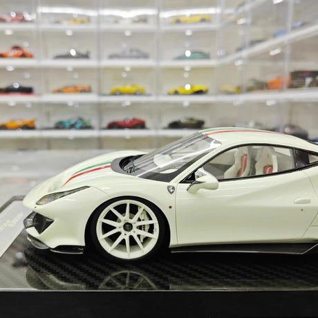 [Ultra Unique] 1:18 Ferrari 2018 488 Pista Luminous Model Car Resin
