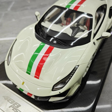 [Ultra Unique] 1:18 Ferrari 2018 488 Pista Luminous Model Car Resin