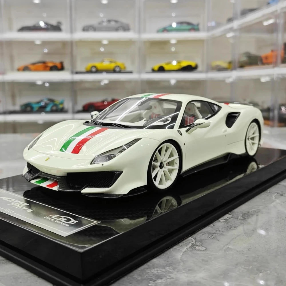 [Ultra Unique] 1:18 Ferrari 2018 488 Pista Luminous Model Car Resin