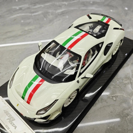 [Ultra Unique] 1:18 Ferrari 2018 488 Pista Luminous Model Car Resin