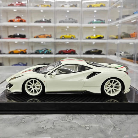 [Ultra Unique] 1:18 Ferrari 2018 488 Pista Luminous Model Car Resin