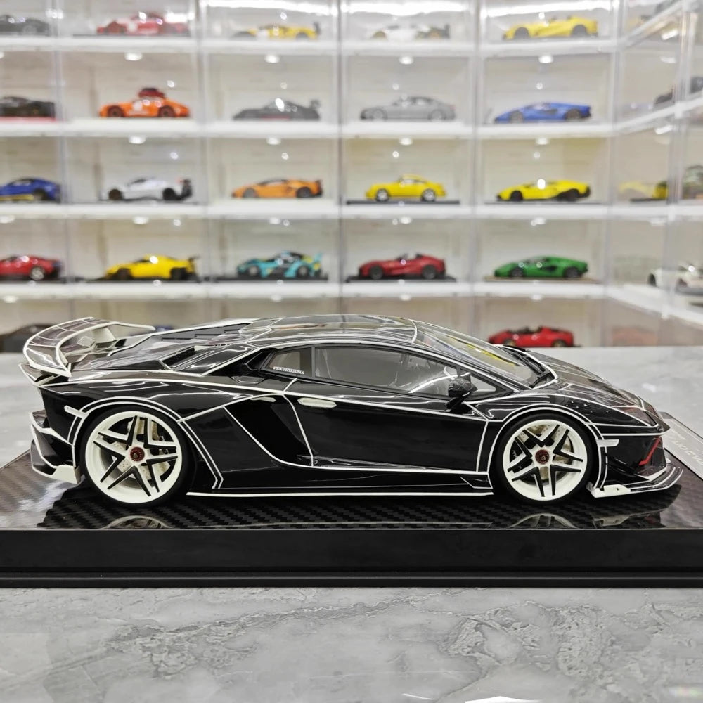 [Ultra Unique] 1:18 Lamborghini 2015 Aventador LP750-4 SV Black Model Car Resin
