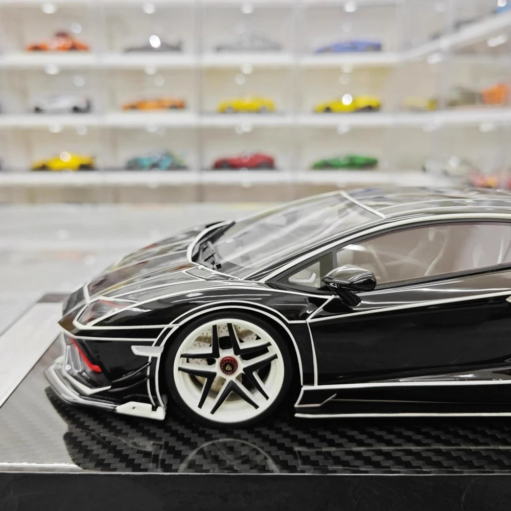 [Ultra Unique] 1:18 Lamborghini 2015 Aventador LP750-4 SV musta pienoismalli Hartsi